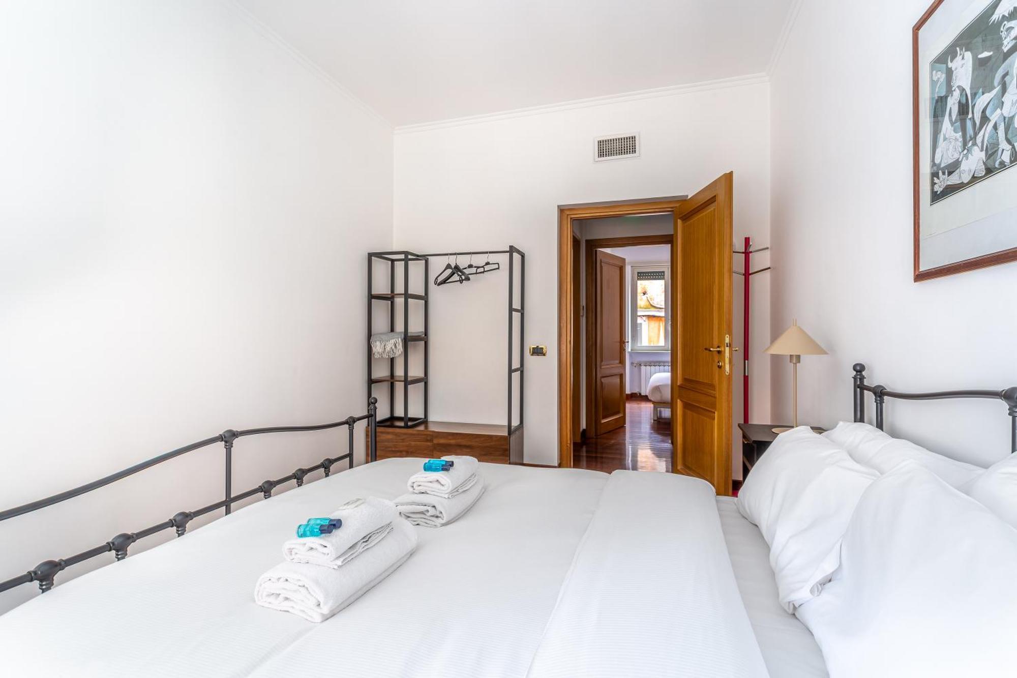 Iflat The House - Spacious & Apartment